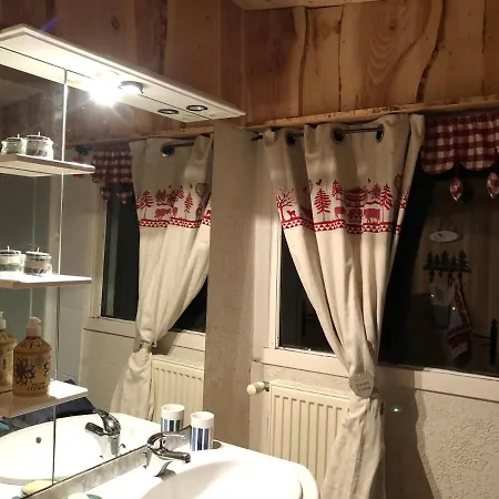 Le De La Goutte Lodge