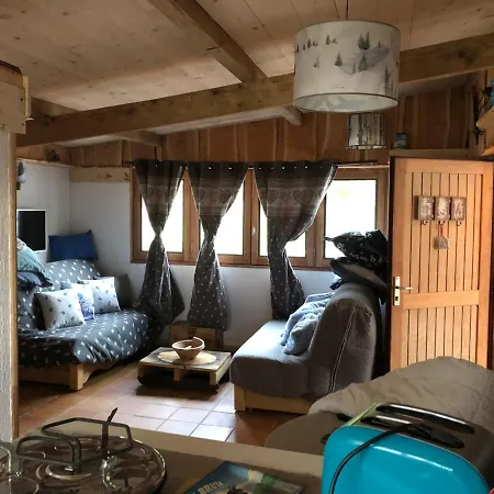 Le De La Goutte Lodge *